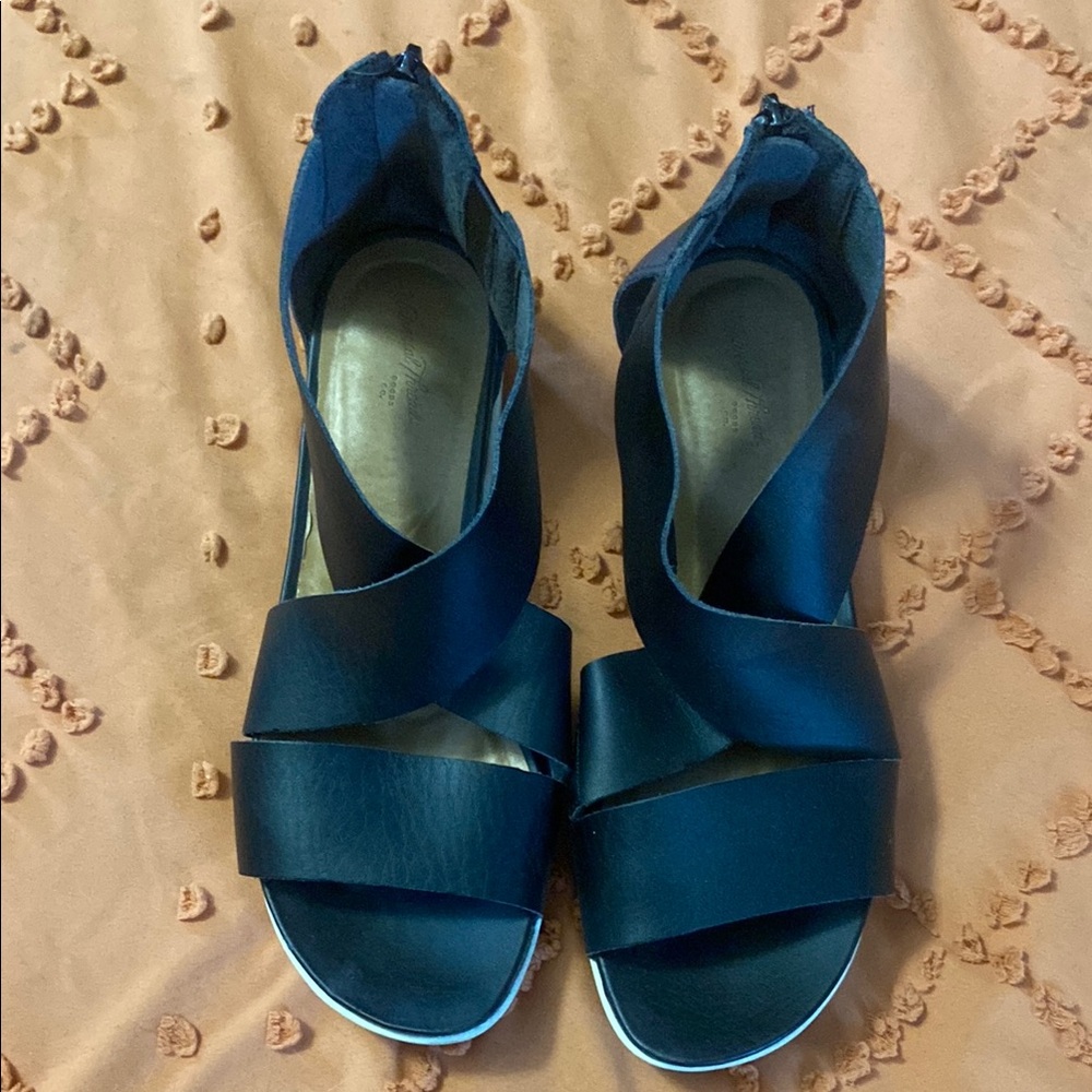 Universal Thread Black Elastic Strap Sandals